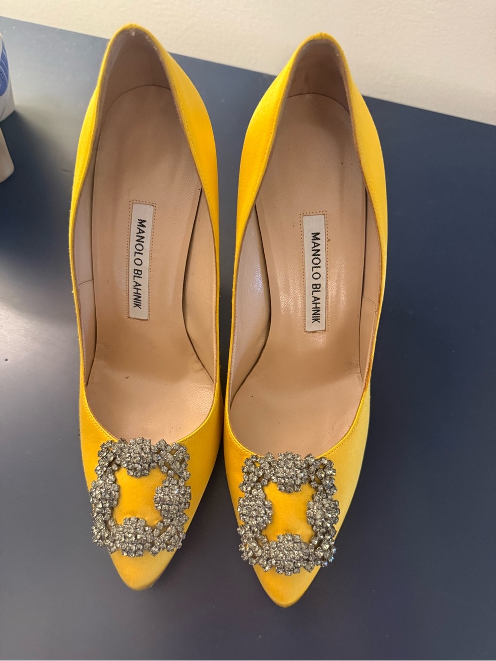 Manolo Blahnik Yellow Satin Hangisi Crystal Pump size 37.5 (US 7.5) - Picture 5 of 7